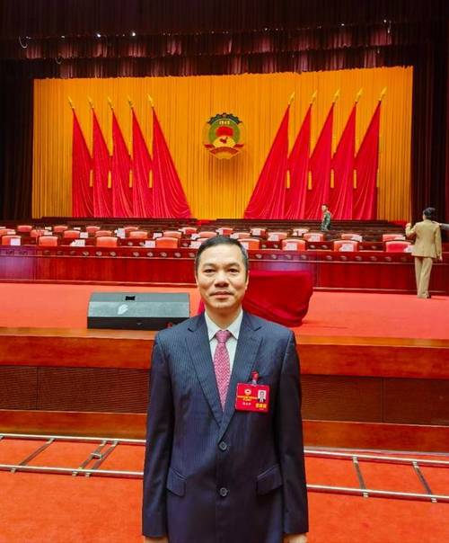 全国政协委员陈文洲：从政策律例层面加强对智好手机、收集游戏的监管 全国政协委员陈文洲：从政策律例层面加强对智好手机、收集游戏的监管 人工智能