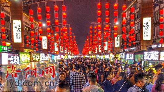 搞大年夜事啦洛阳人看过来洛阳宝龙购物广场竟然开来一辆火车! 互联通信 搞大年夜事啦洛阳人看过来洛阳宝龙购物广场竟然开来一辆火车! 搞大年夜事啦洛阳人看过来洛阳宝龙购物广场竟然开来一辆火车! 互联通信