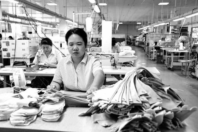 在茂南“微工厂”就业挣钱顾家两不误 互联通信 在茂南“微工厂”就业挣钱顾家两不误 在茂南“微工厂”就业挣钱顾家两不误 互联通信