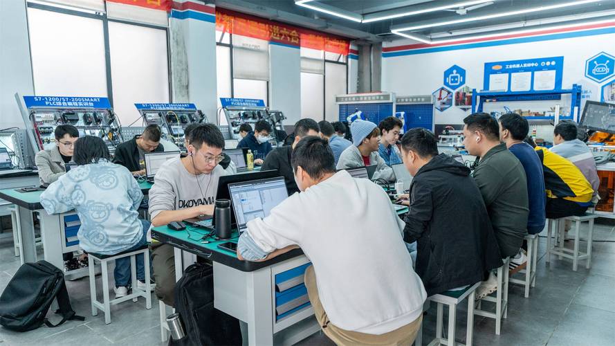 我有一个老同伙他是电工他很强他失落业了用plc做强光手电 人工智能 我有一个老同伙他是电工他很强他失落业了用plc做强光手电 我有一个老同伙他是电工他很强他失落业了用plc做强光手电 人工智能