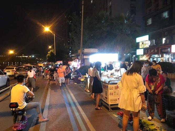 90后白领晚上摆地摊：“现在生意弗成了一个月只能赚四五千” 90后白领晚上摆地摊：“现在生意弗成了一个月只能赚四五千” 人工智能