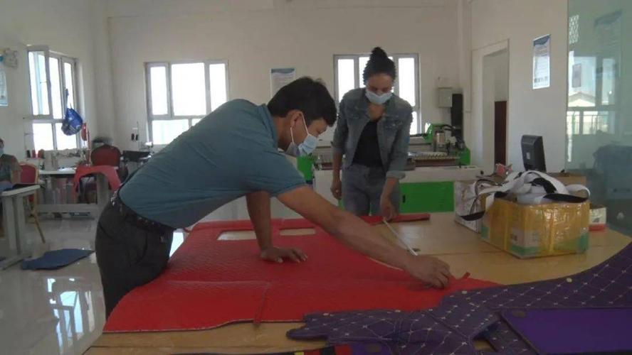 走向我们的小康生活新疆奇台县：德力夏提从打工者变成创业者 走向我们的小康生活新疆奇台县：德力夏提从打工者变成创业者 智能家居