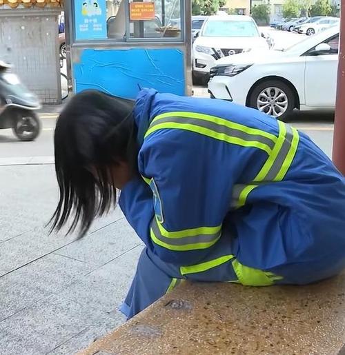 15岁小梅拿环卫工单亲妈妈手机玩2小时受愚11万 人工智能 15岁小梅拿环卫工单亲妈妈手机玩2小时受愚11万 15岁小梅拿环卫工单亲妈妈手机玩2小时受愚11万 人工智能