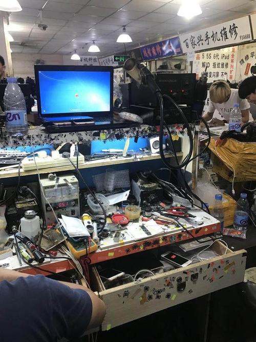 在严寒的12月25日黑龙江哈尔滨市的一家手机店内... 互联通信 在严寒的12月25日黑龙江哈尔滨市的一家手机店内... 在严寒的12月25日黑龙江哈尔滨市的一家手机店内... 互联通信