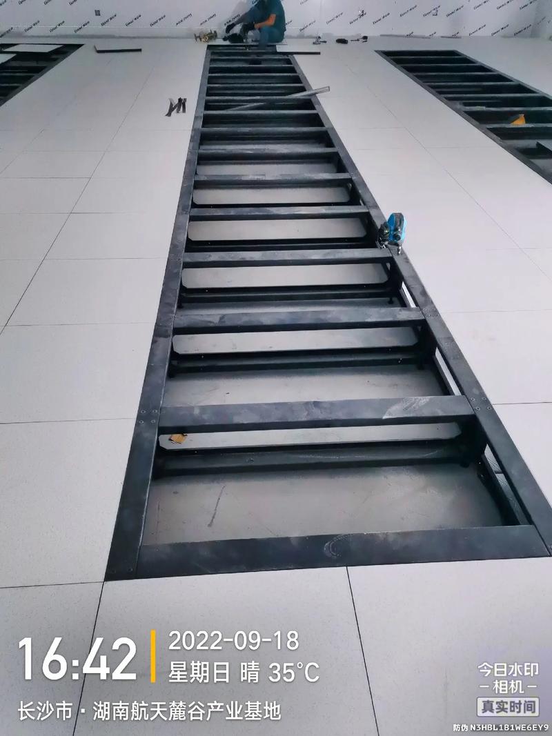 机柜底座安装图 互联通信 机柜底座安装图 机柜底座安装图 互联通信