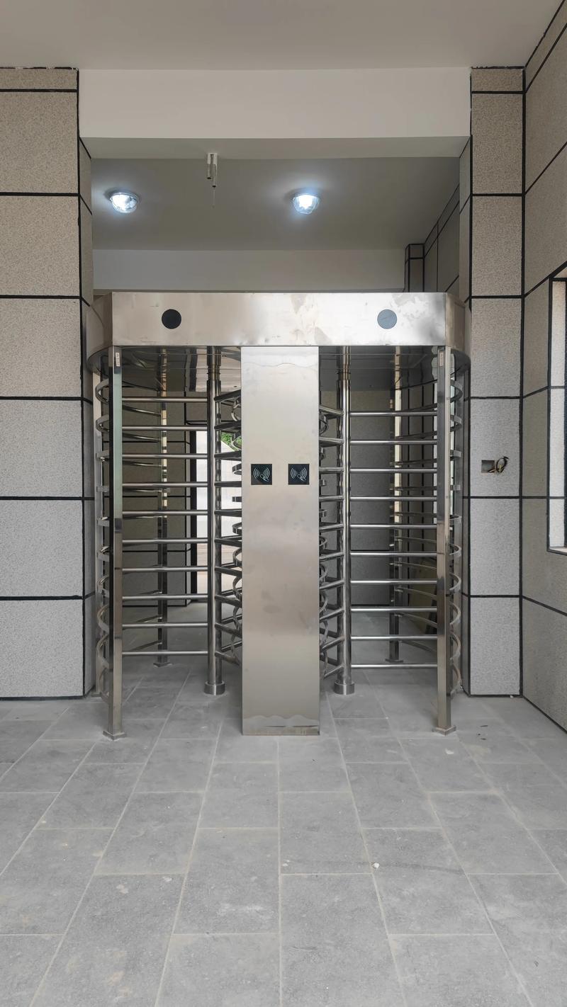 防尾随监控 防尾随监控 智能家居